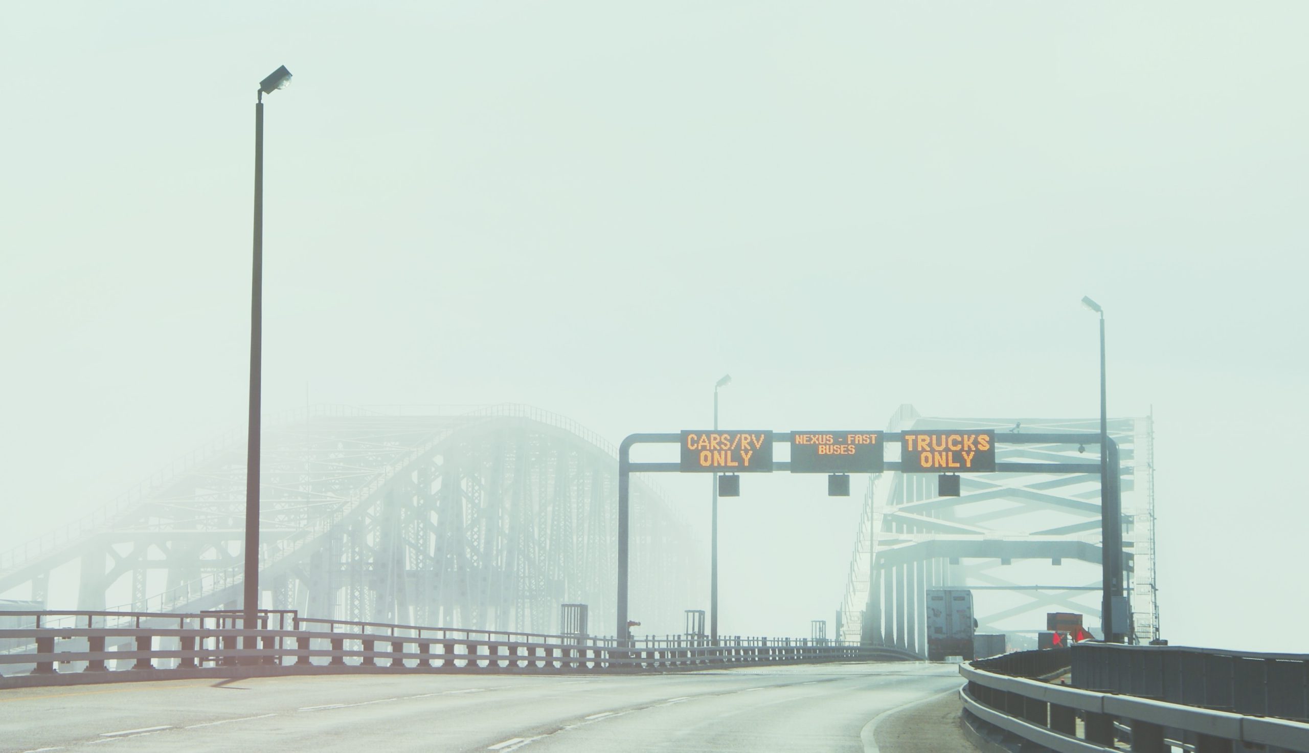 Canadian border bridge