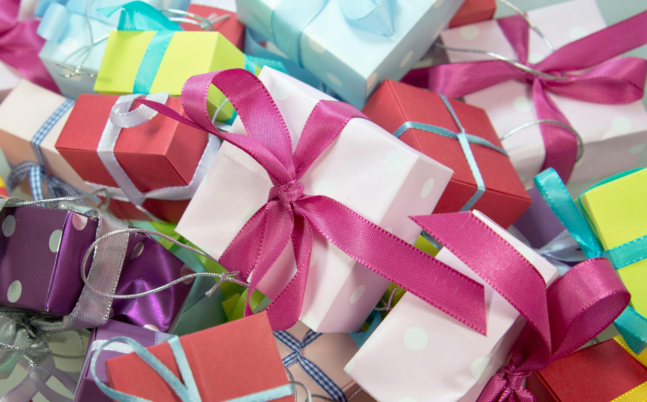 gift boxes representing a judges right to stay an order to determine jurisdiction selection